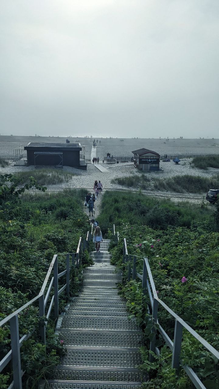 Сильный туман в Янтарном. Море не видно.
